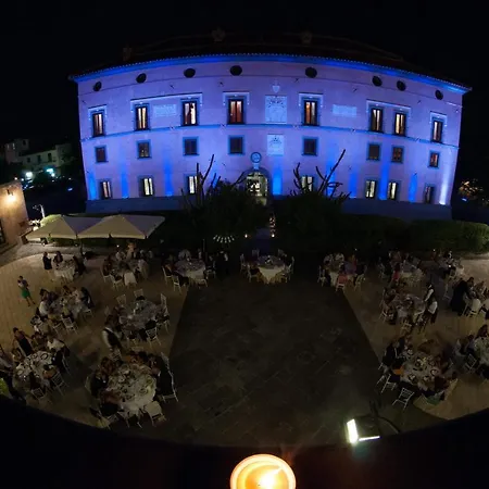 Castello Di Casapozzano Bed & Breakfast 4*