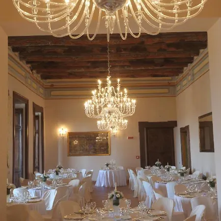 Castello Di Casapozzano Bed & Breakfast Aversa
